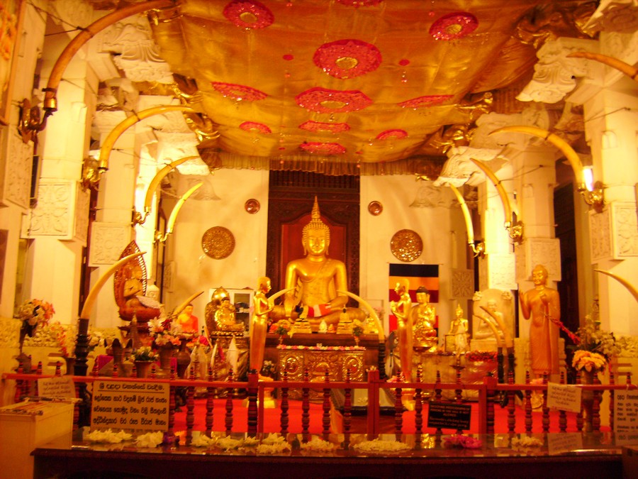 Le Temple de la Dent de Bouddha au Sri Lanka 