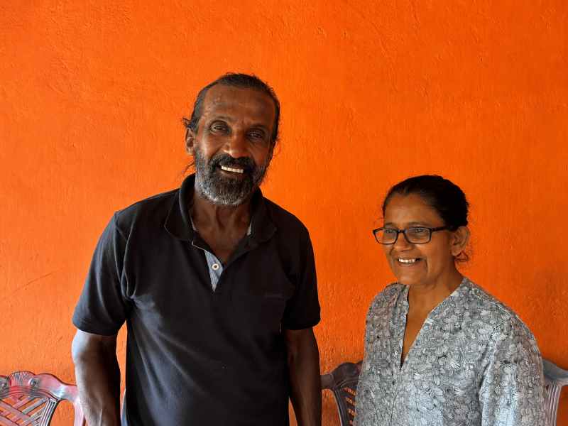 Un temple oublié et une rencontre dans les champs, au cœur d'un village du Sri Lanka
