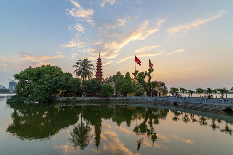 visiter la pagode tran quoc a Hanoi