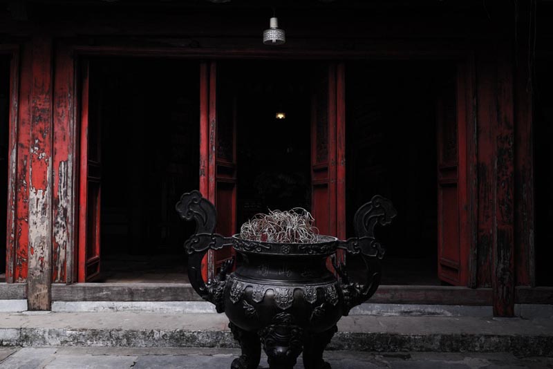 visiter le temple de la litterature a Hanoi