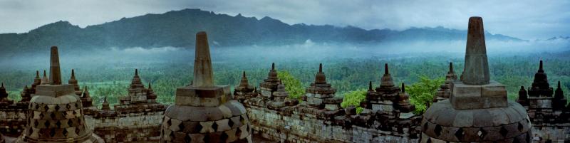 JOUR 2 : VISITE DU TEMPLE BOROBUDUR